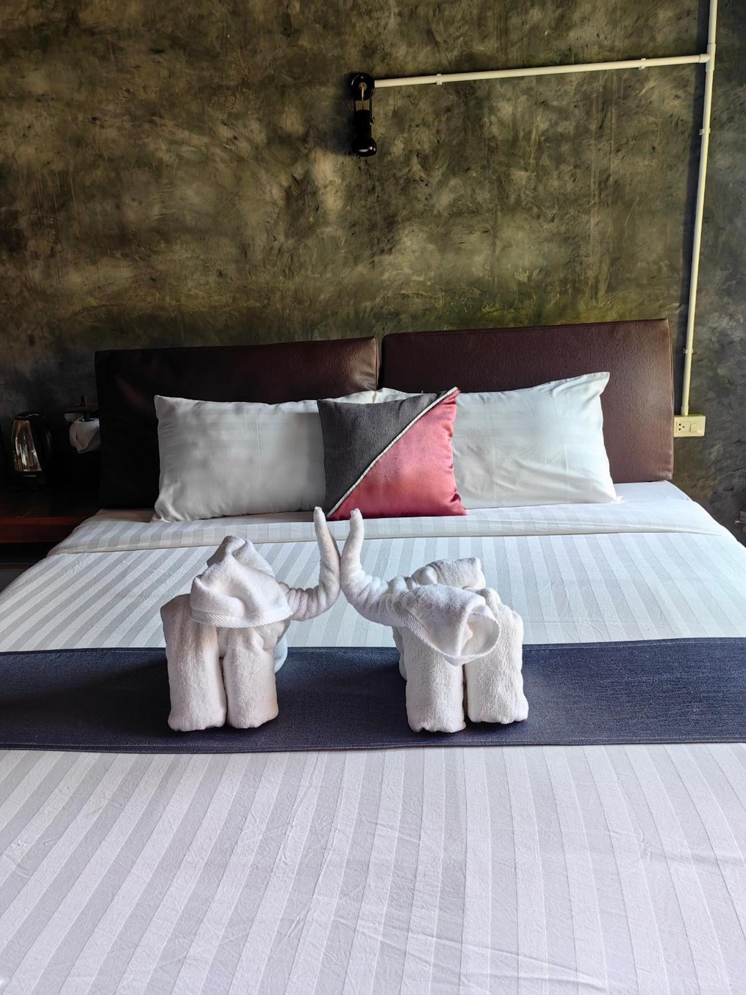 Keeree Loft Resort Thong Pha Phum Exteriér fotografie